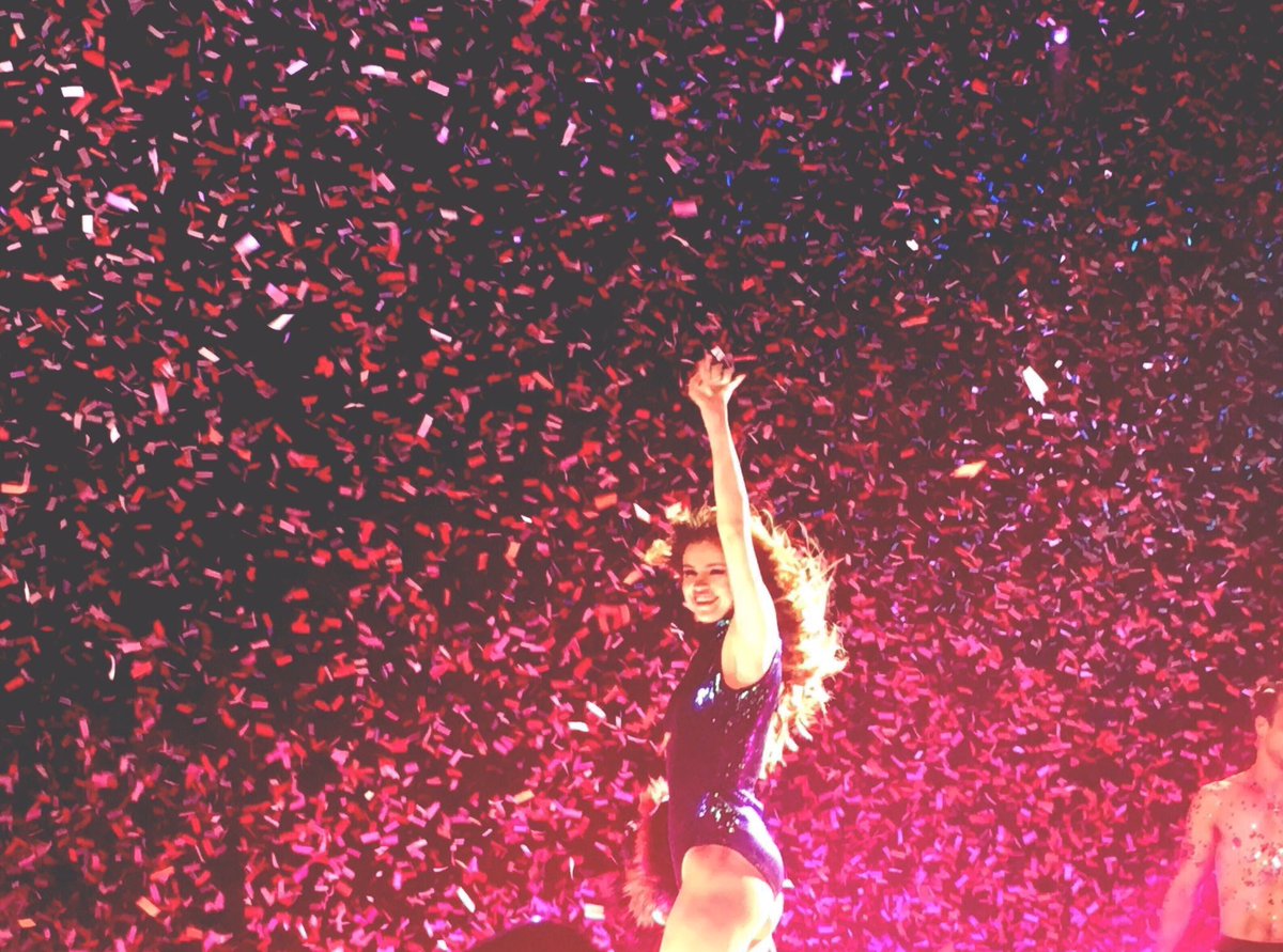 selenafactstr's tweet photo. Emmy ve AMA ödüllü oyuncu-şarkıcı Selena Gomez 26 yaşında! 

•2 milyar dolar+ gişe 
•TIME ve Vogue kapakları
•50 milyon+ kayıt satışı
•#1 albüm ve tekliler 
•Elmas sertifika
•Hot 100'de 403 hafta, Billboard 200'de 271 hafta
•2017 Yılın Kadını

 #HappyBirthdaySelenaGomez https://t.co/5P2H8Eq4YW