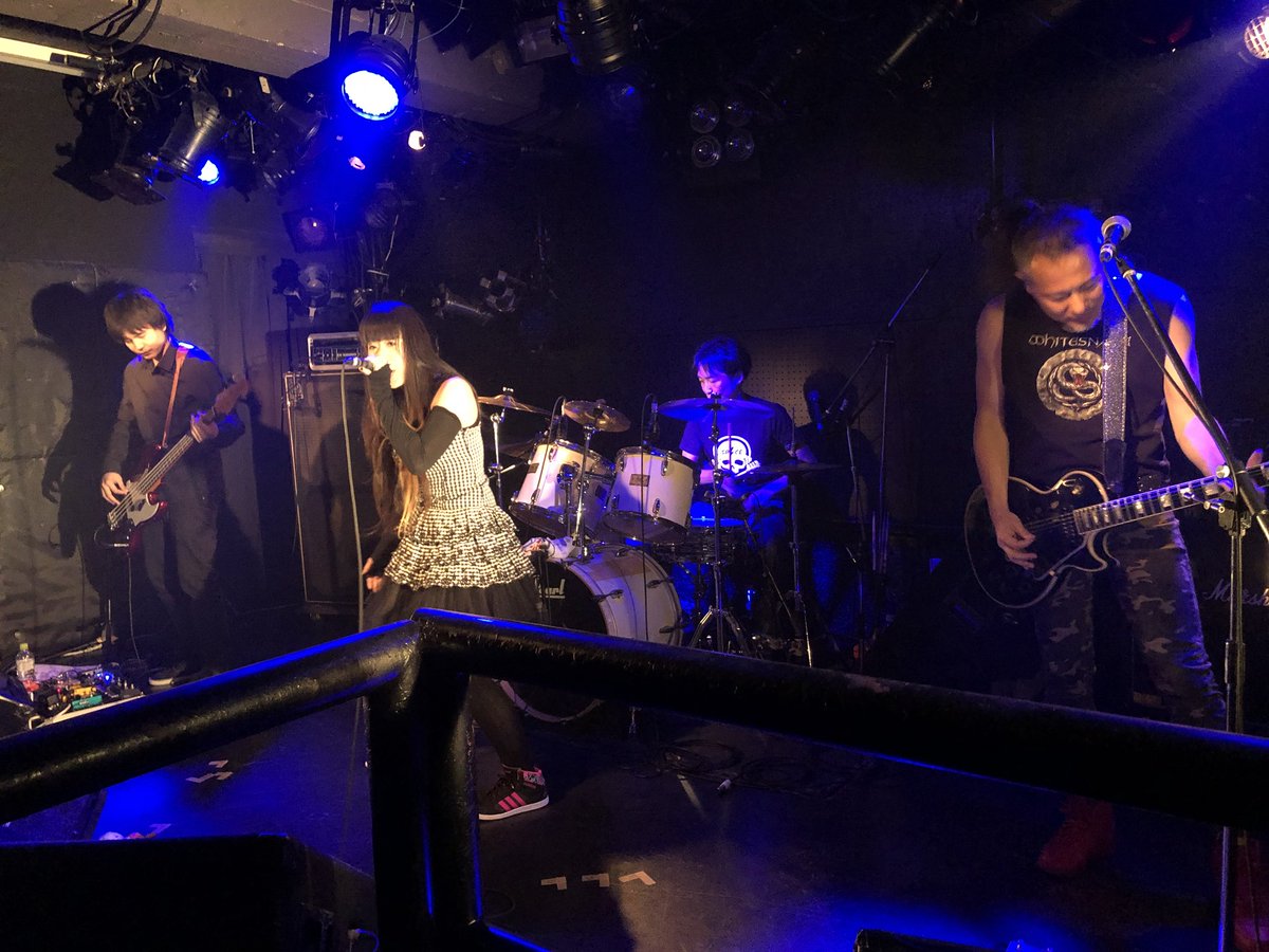 dookiekousuke's tweet photo. 2018.07.22(sun)
『熱闘サンデー』
神戸ARTHOUSE
Violet Moonlight
#VioletMoonlight
#6bp
#神戸
#ARTHOUSE
#バンド
#ライブ
#今日は6bpのライブです https://t.co/H26yeqAXWx