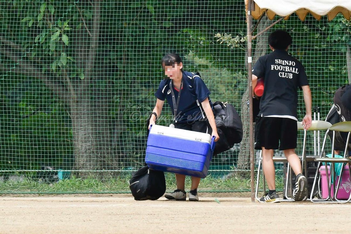 最近老眼 四十肩 ノd 次は茂原 V Twitter まるで小学校の下校の時にやった荷物持ち じゃんけんで負けた人がランドセル沢山担いで 三年生最後の思い出に重労働なのだろうか W 男子諸君 持ってあげなさい 笑 新城高校 新城高校蹴球部 新城高校サッカー部