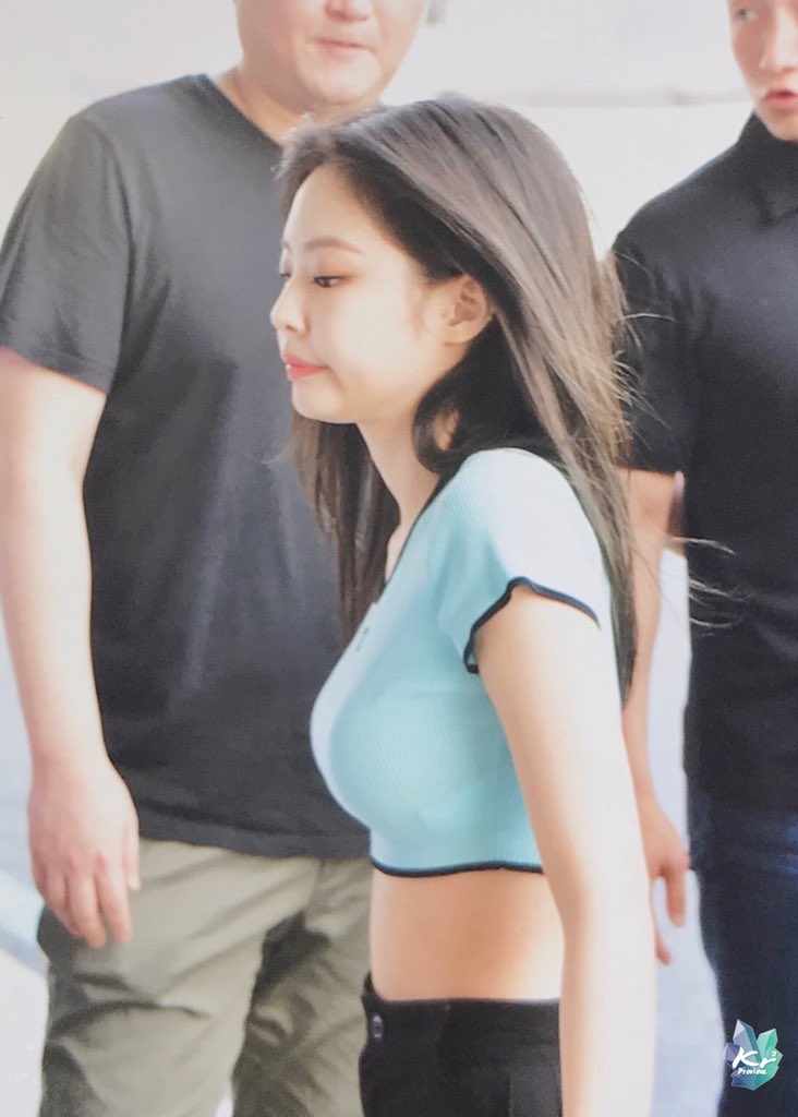 Kryptonite9697's tweet photo. 180722 김포공항 

#제니 #JENNIE 
#블랙핑크 #BLACKPINK https://t.co/7zdZIk9RxN