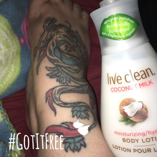 NicoleAniek's tweet photo. Received free for review!  Smells awesome and made my skin glow! @influenster #LiveCleanUSA  #LiveCleanCoconut #Complimentary https://t.co/3E4NJJE4PN