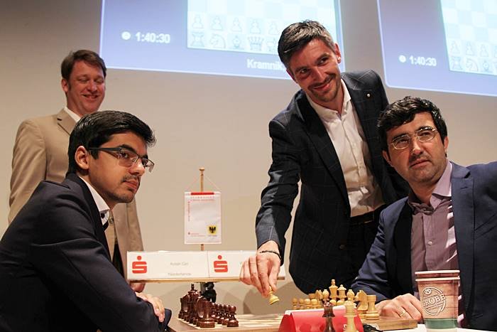 chess24com's tweet photo. This isn't going to be the year Kramnik makes it 11 Dortmund titles after he lost to Giri in the penultimate round, but 5 players go into today's (TWO HOURS EARLIER) final round with a chance of victory! https://t.co/5cU2co22Jd #c24live https://t.co/4qgjHsYngV