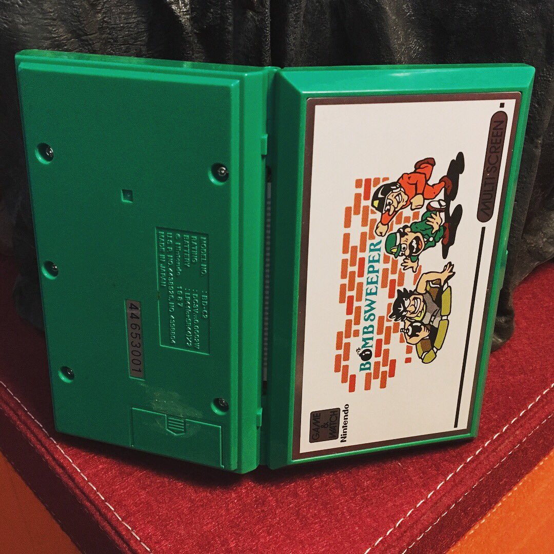 UnboxingHands's tweet photo. #handheldgame of the day #handheld #gamebook #gamebooks #gameandwatch #bombsweeper #retrogaming #8bit #1987 #retro #nerd #gameroom #mancave #videogame #retrogames #unboxing #retrogamer #gaming #lonewolf #nintendo #gamecollection #gamecollector #videogames #lcdgame #japan #game https://t.co/GlO59ZUxvn