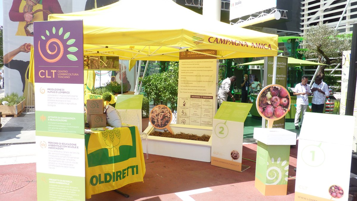 Humus_CLT's tweet photo. Esattamente tre anni fa presentavamo il nostro #HumusCLT e il nostro progetto di #vermicompostaggio a #EXPO2015 @Pad_Ita2015
#Vermicompost #humusdilombrico
#economiacircolare https://t.co/NJjaVP9Di4