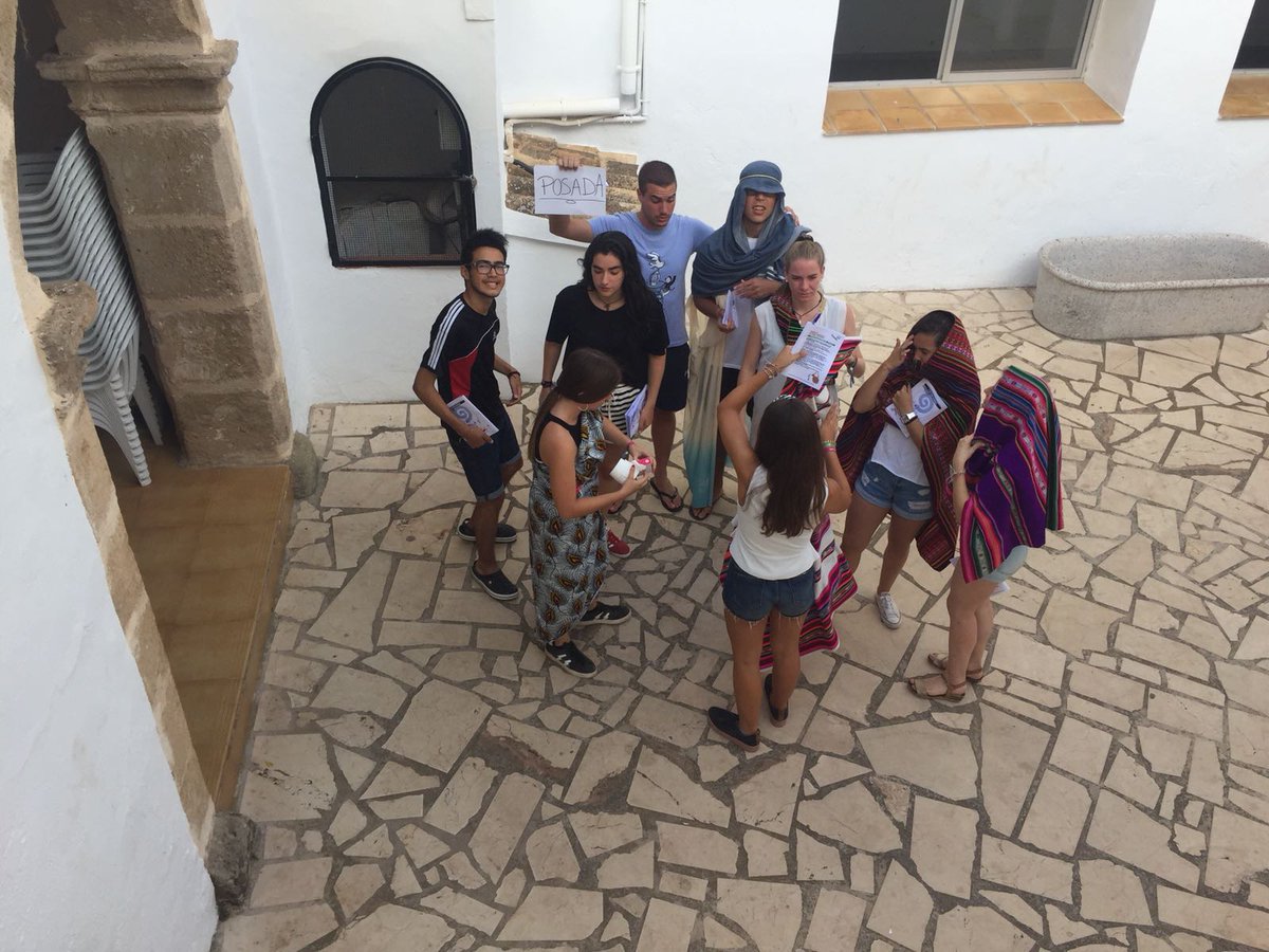 convimarcha's tweet image. Preparando la representación de la parábola del Buen Samaritano