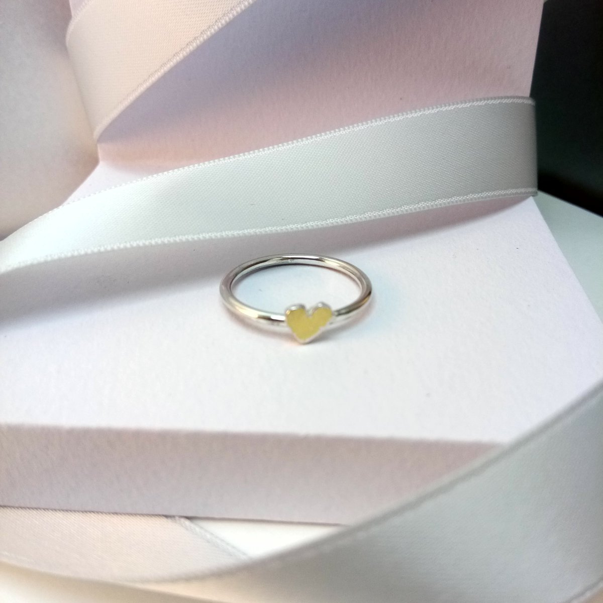 JewelleryIo's tweet photo. #my #little #golden #heart #heartring #sterlingsilverring #liverpooljewellery #iohandcraftedjewellery https://t.co/iXZL37O5rv