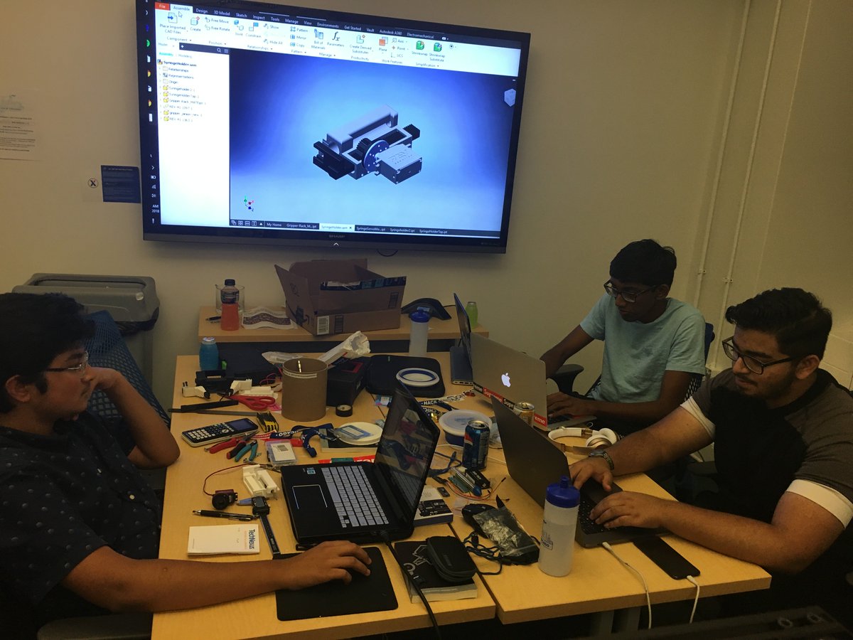 HackChicago18's tweet photo. This group even brought their own 3D printer. They want to print parts to make cheaper insulin pumps. https://t.co/6BfzZOJZ3Y