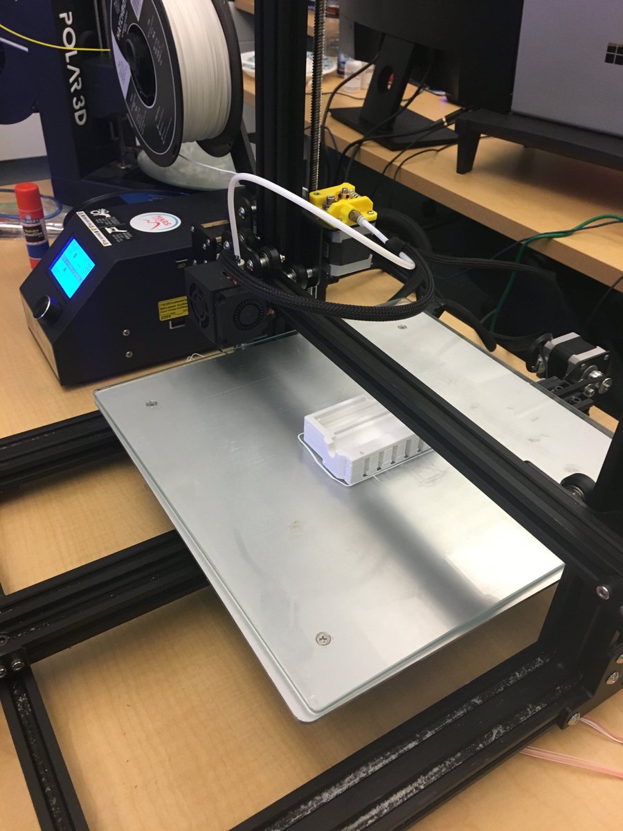 HackChicago18's tweet photo. This group even brought their own 3D printer. They want to print parts to make cheaper insulin pumps. https://t.co/6BfzZOJZ3Y