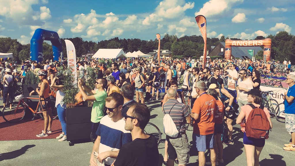 triathlonangers's tweet photo. Énormément de monde sur le Village Triathlon #TriAngers https://t.co/R9cREEmCxS