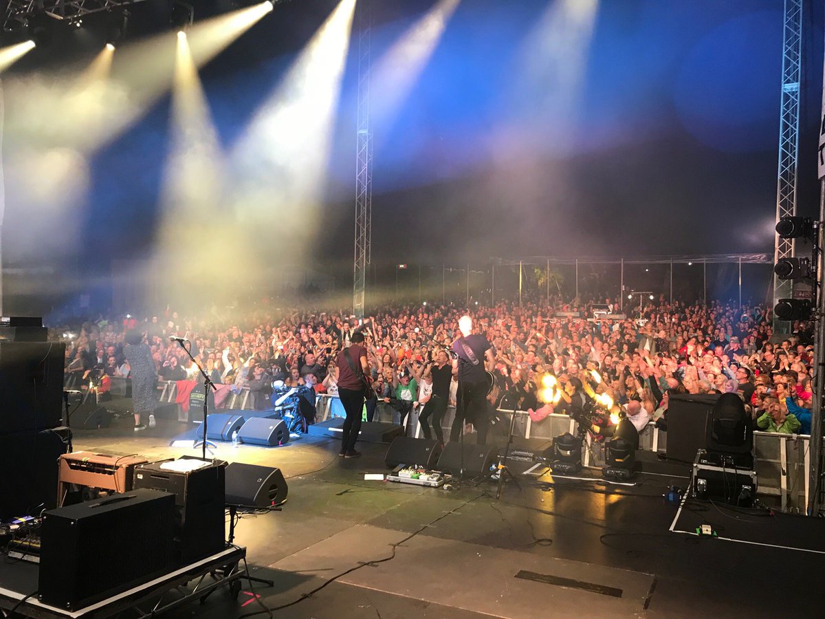 deaconbluemusic's tweet photo. Thanks for having us @HebCelt Festival and to everyone that came and saw us! 💙❤️🎪🎤👏🏻🙌🏻 #deaconblue #HebCelt2018 https://t.co/FVSn9jQb6a