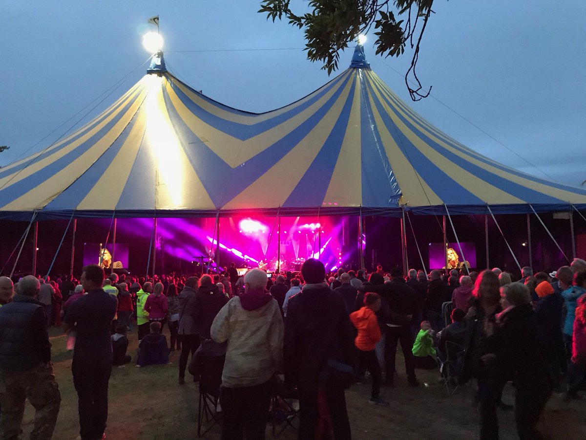 deaconbluemusic's tweet photo. Thanks for having us @HebCelt Festival and to everyone that came and saw us! 💙❤️🎪🎤👏🏻🙌🏻 #deaconblue #HebCelt2018 https://t.co/FVSn9jQb6a