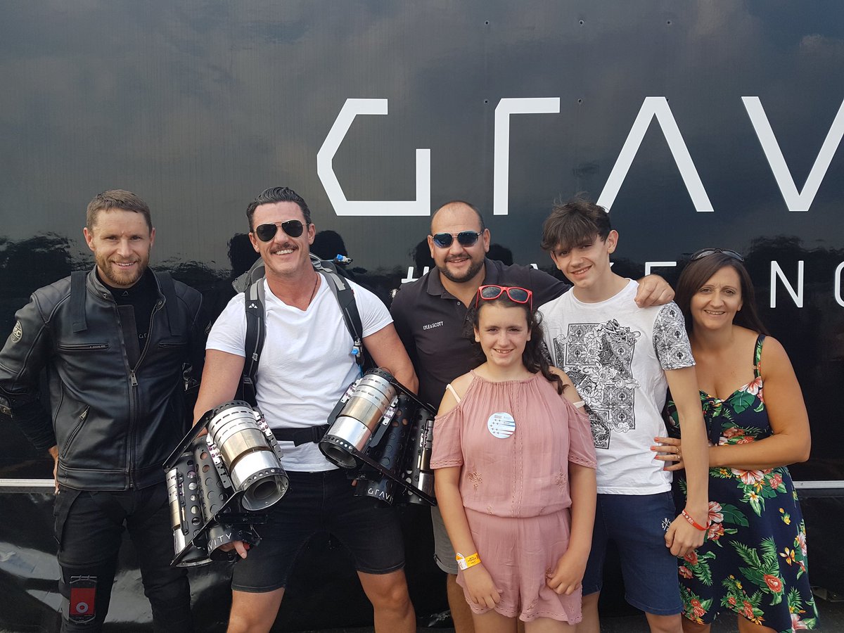 RacheldjrDean's tweet photo. Awesome to see the jet man #FarnboroughAirshow great day out with the family 🛫🛩😁memories https://t.co/O9Zjxte2c7