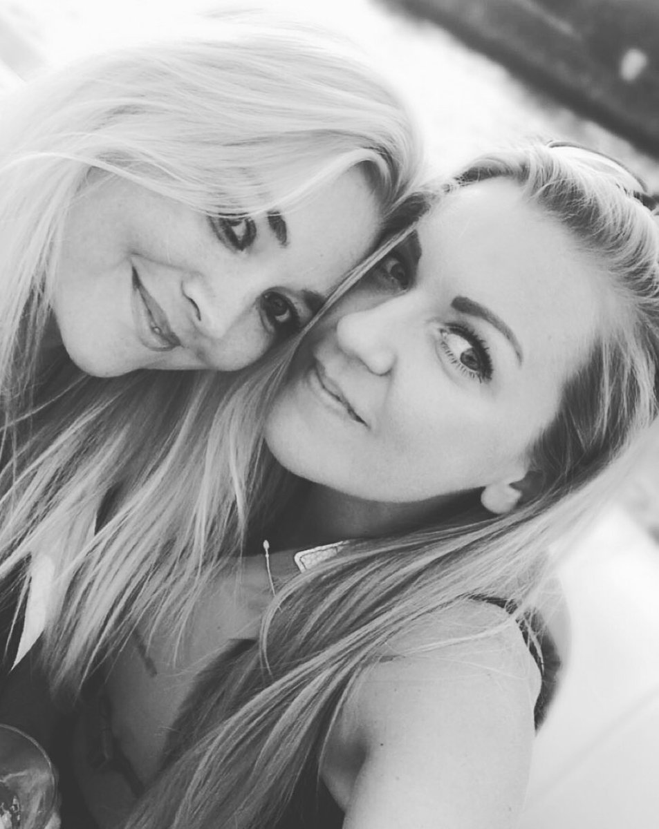 camillashansen's tweet photo. About this week... it feels like summer ❤️ #speedboats #friends #music #love https://t.co/BusIm84iNJ