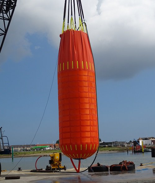 Structure_flex's tweet image. A growing number of partners work with us to provide a global network of approved companies offering load testing services like these bespoke test bags for moon pools. ow.ly/YdHb30kZoHi #loadtest #flexibleproducts #moonpool #bags
