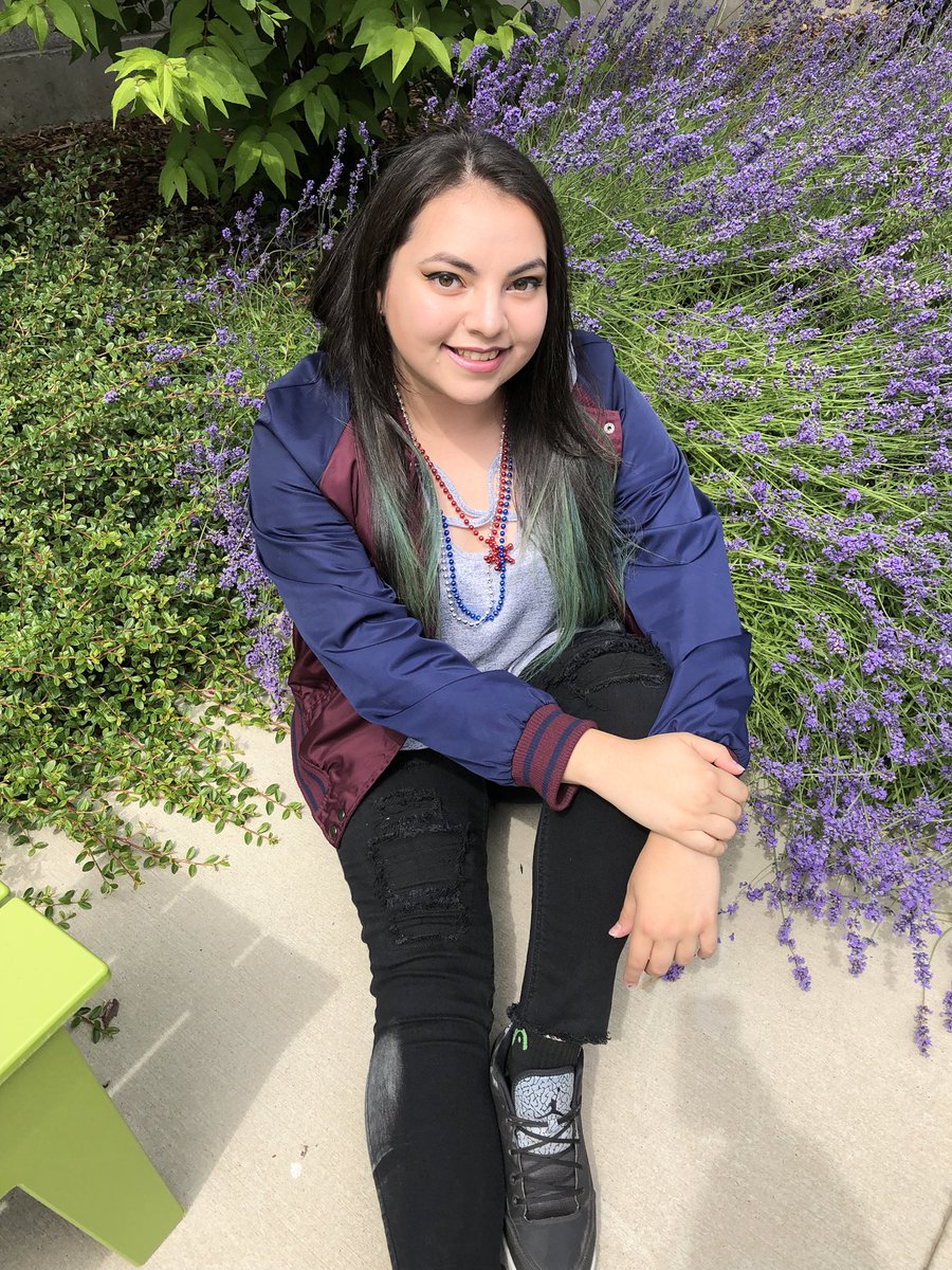CollegeAccess's tweet photo. Let’s meet Jocelyn and Sheyla from @WenatcheeHigh studying @WSUvetmed Zoology/PreVet &amp; @CASatWSU Criminal Justice (respectively). #CougsRising #CougsinDC #GoCougs https://t.co/dAEwWoFhRx