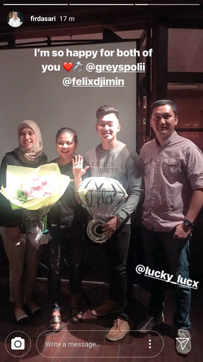 yepefin's tweet photo. Dari awal sekali udah curiga, ini tunangannya kak @GreysPolii congratulation kak Gel, cc: @bulutangkisRI @BadmintonTalk @ZonaBulutangkis @INA_Bminton @bulutangkisINA 😆 https://t.co/NmfK4Yyzjk
