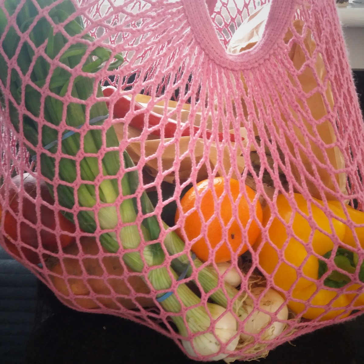 zoecaals's tweet image. Here's to old-fashioned greengrocers! #plasticfree #turtlebag