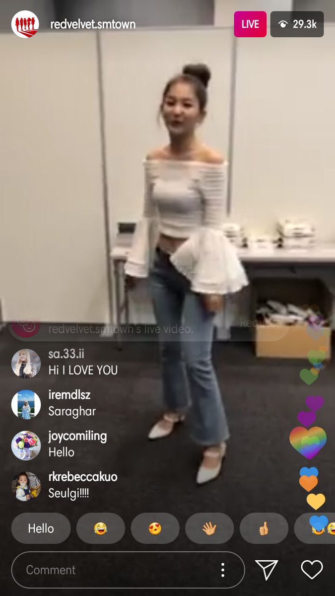 baiyeon's tweet photo. เห็นกิเป็นเจ๊ขายเสื้อ... 55555555555555555ขอ55555555555555555โทด555555555555555555555555 https://t.co/khlqZUWUuR