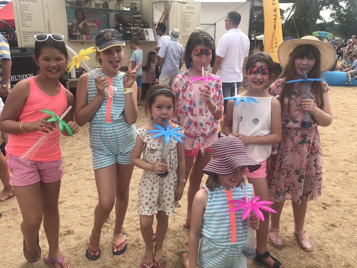stsang2000's tweet photo. #OXBF18 could be on the beach with these slushies https://t.co/tomxfs4KBE