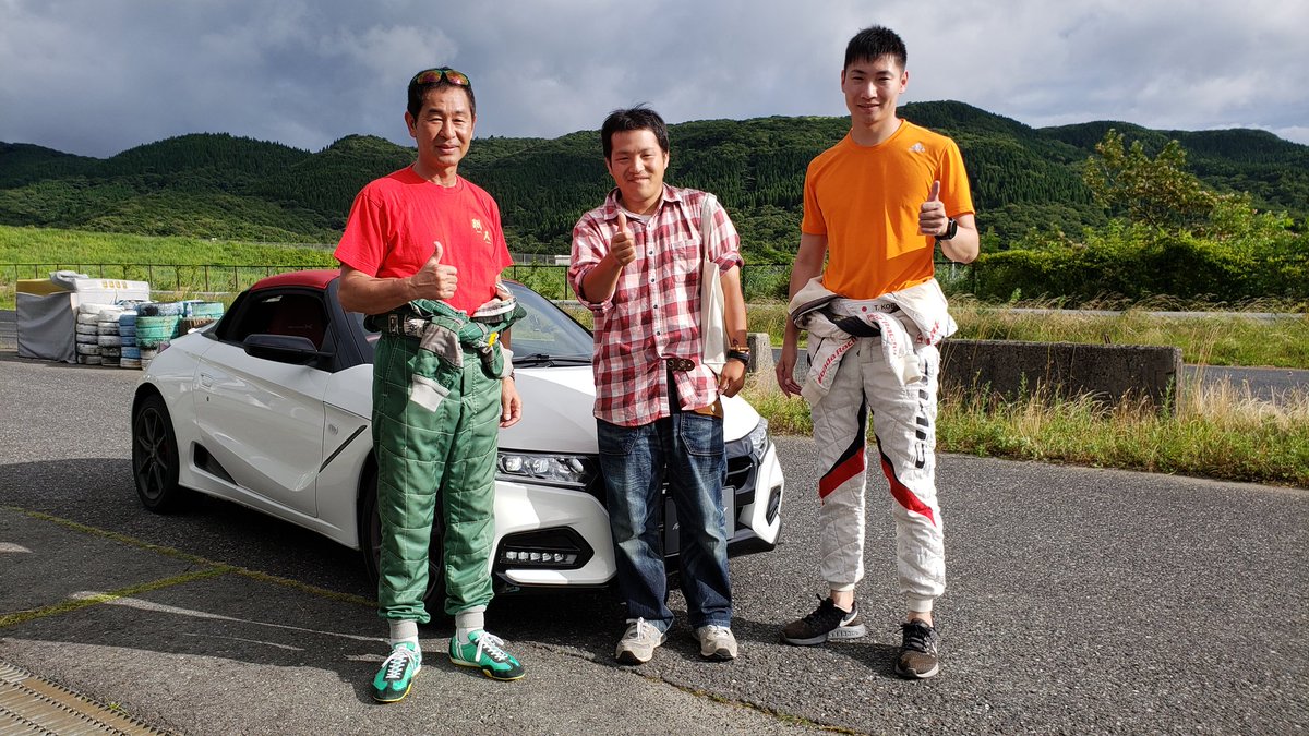 Shibutti22's tweet photo. @k1tsuchiya 
昨日はオートポリスでの「ベストカー×Modulo 体感試乗会」お疲れ様でした。同乗走行やサインをして頂き、さらに間近で土屋さんのドリフトが見れて感無量です。一生に一度の思い出です。終日アドレナリン全開でした。
SUPERGTを必ず観戦に行きます。九州でドリキン号が見たいです！！ https://t.co/9gjD9XSnRH