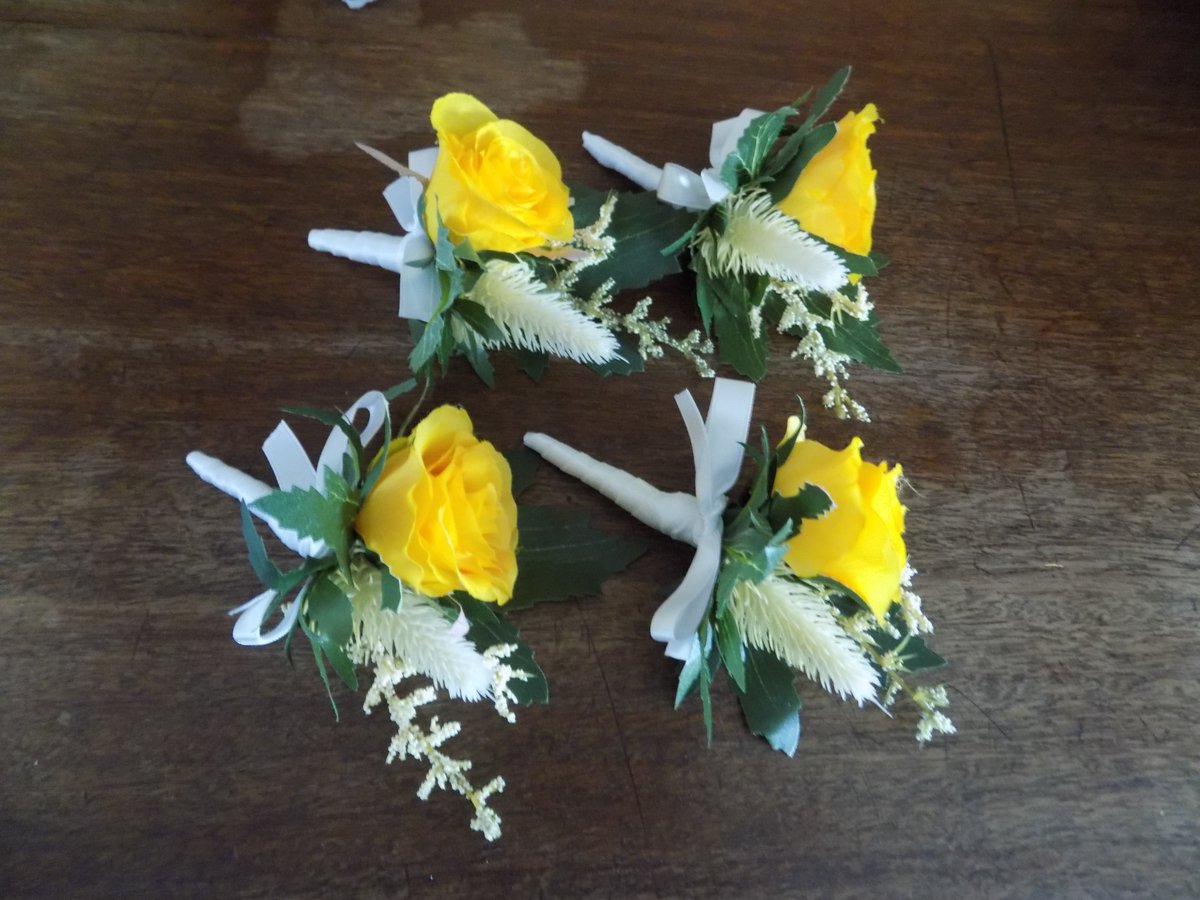 Gorgeous yellows for this bride. <a href="/AlanWPhotos/">Alan Watson</a> @BethsMogador4 <a href="/BothwellBridge/">BothwellBridgeHotel</a> <a href="/artaglasgow/">Arta Glasgow</a> <a href="/INFOVG/">VG PHOTOGRAPHY</a> <a href="/gordyisadj/">Gordy is a DJ</a> <a href="/weddingwiseltd/">Wedding Wise</a>