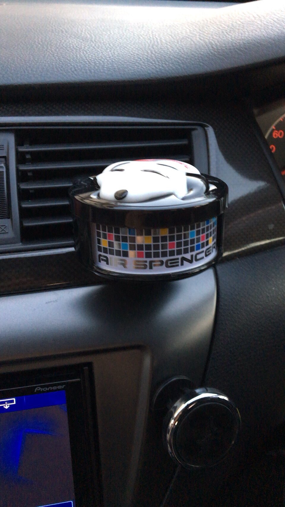 見るも無残ｗ車内に放置したスヌーピーフィギュアの末路 話題の画像プラス