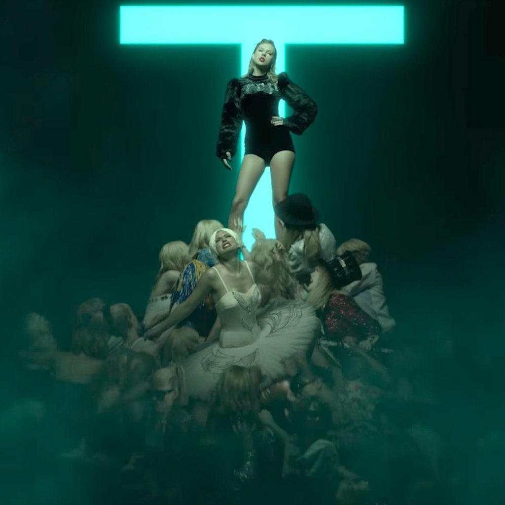 seantheswiftie's tweet photo. RT IF YOU DEFENDED HER DURING THE KIMYE DRAMA WAY BACK IN 2016.

IGNORE IF YOU'RE A TRASH.

#MTVHottest Taylor Swift https://t.co/BBnHNv2oGY