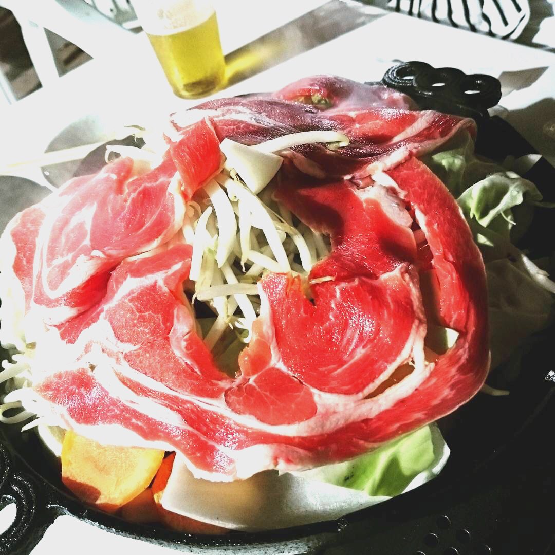 _4_Wi's tweet image. 外で酒飲んで肉食べて最高すぎた😍