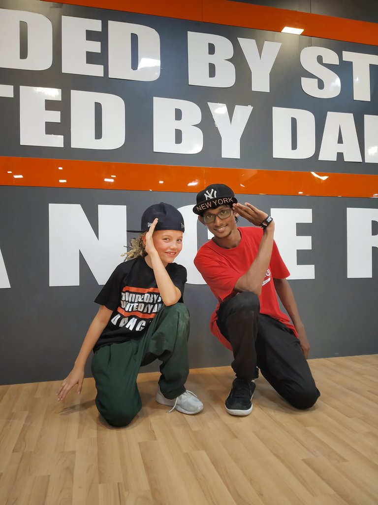 Had a great week with legendary master @tonygogo_anthony ❤️ 
Thanks to @raghavanpugazh na for making tis happen and for the suprise gift 😍  
#tonygogo #fleur #TL #ubd  #unitedbydancecommunity #dance #chennaidancers #locking #locking4life @locking4life