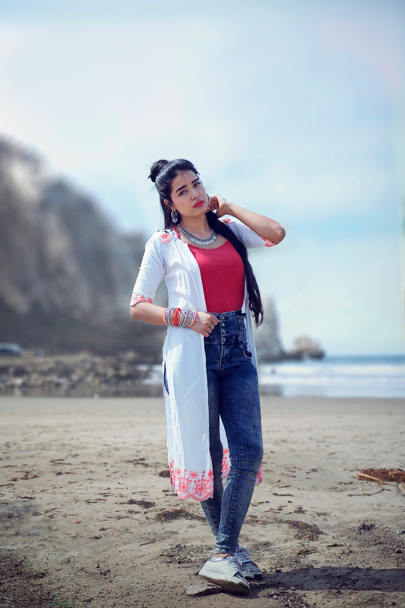 meralookvook's tweet photo. Why the same when you can really experiment, Have a look at my DIY long shrug out of old kurta. Sharing here the Hippie look in the same. https://t.co/X0rz42orhb
#diy #fashionblogger #hippie #indianblogger #longshrug #nfw #PersonalStyle #rajasthani #orangelips https://t.co/l9ZEuedj6Y