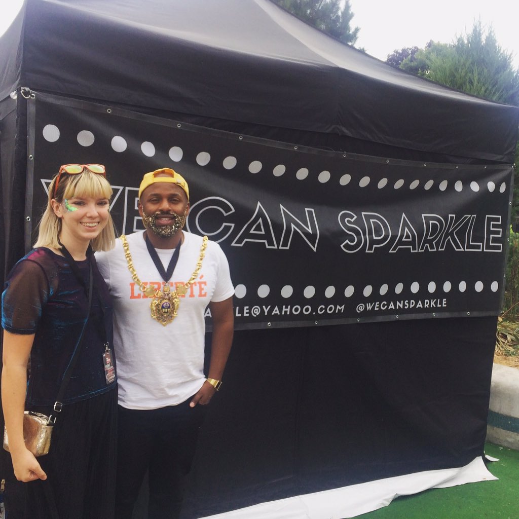 WeCanSparkle's tweet photo. @MagicMagid got his sparkle on earlier! 
We're on Dev green all day so come get glittery!!
#bemorenulty #tramlines https://t.co/n10NXfb0oM