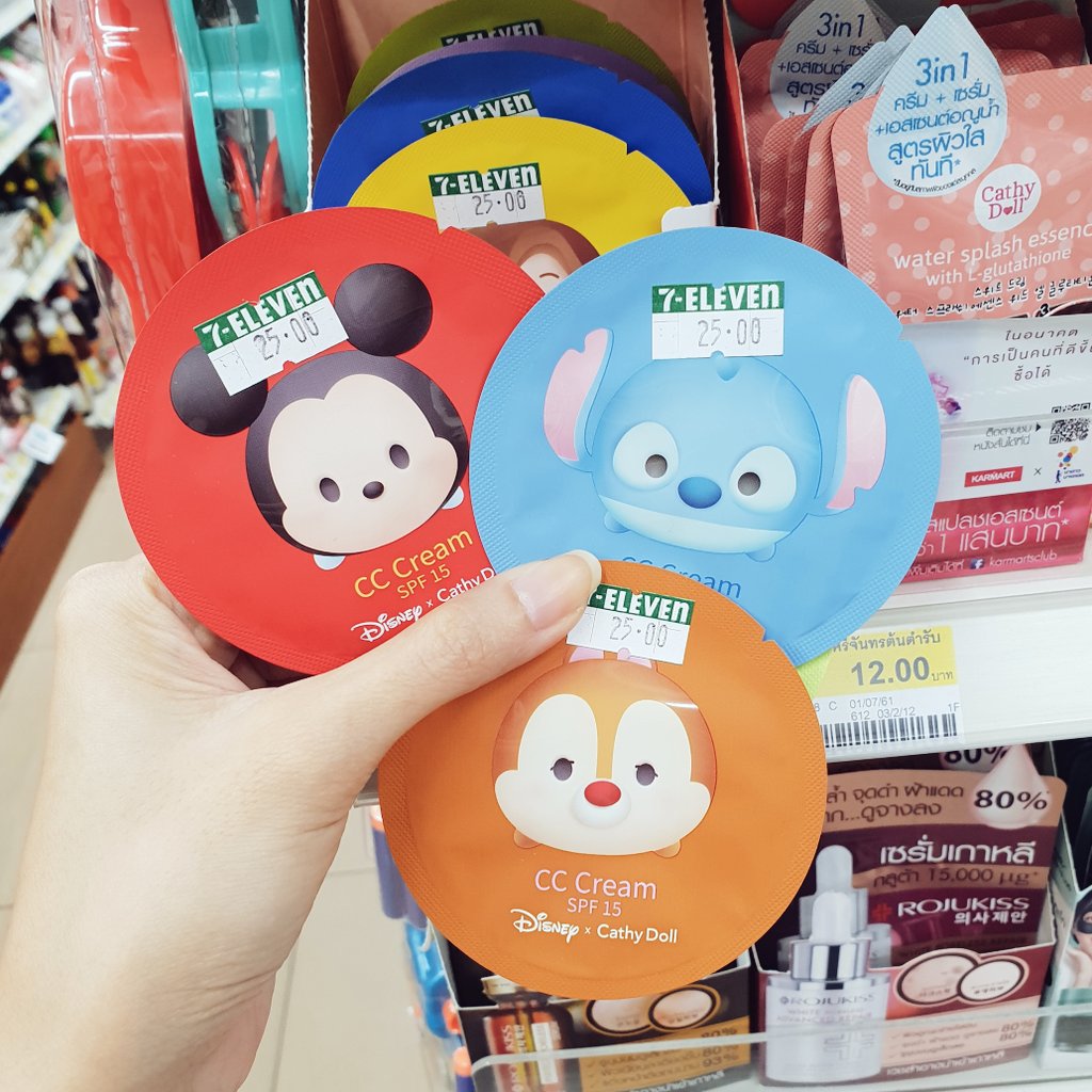 miwmiwbox's tweet photo. Cathy Doll กับคอลดิสนีย์
คือน่ารักมาก แถมราคาคือดีงาม 
ซื้อง่ายจ่ายคล่อง 
CC ซองตัวดัง มีหลายลายให้เลือก
แป้งเบลอรู น่าสนใจเพราะรอบนี้มีสีจ้า
แป้งCC มีเบอร์21 คุมมัน หน้าใสๆ
ลิปเสียดายมีสีเดียว 
อยากตำ แต่สียังไม่โดน
#ไว้รีวิวห้ามขายของโว้ยย 
#รีวิวเซเว่น https://t.co/PcUs2uZMDj