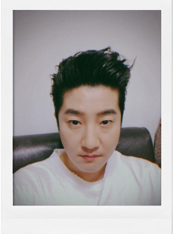 icaruswalksnet's tweet photo. realtukutz IG: (Summarized) The guy who finds it difficult to take selfies.
#EPIKHIGH #4thConcert #NowPlaying2018
—-
#에픽하이콘서트 https://t.co/b3xI0YvrHt
