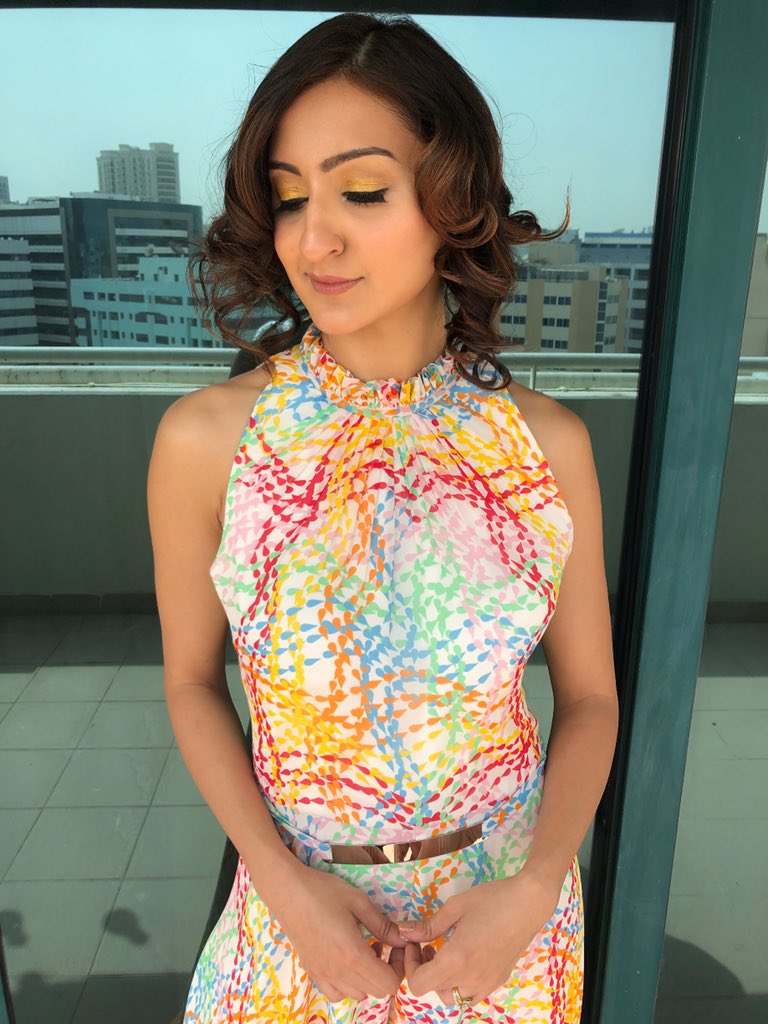jayna_d's tweet photo. Yellow eye shadow-the hottest trend for this year, a curly faux bob(20s styling), keeping the skin extremely natural and dewy with nude lips for a preppy and fun look, for Priya Jethani #makeupbyjayna #hairbyjayna #curlyfauxbob  #dewyskin #dubaimakeupartist #dubaihairstylist https://t.co/Ls4qdoWBrY