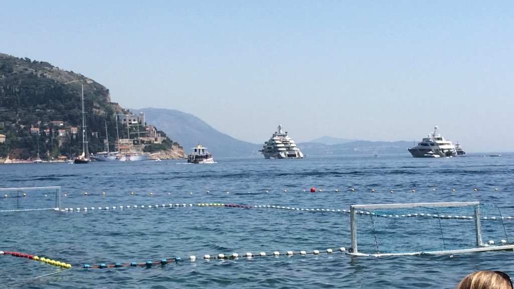 dannyoc55's tweet photo. @carolecadwalla @andywigmore I can confirm it’s there - saw it yesterday when I arrived - center of photo https://t.co/ySg3M358H5