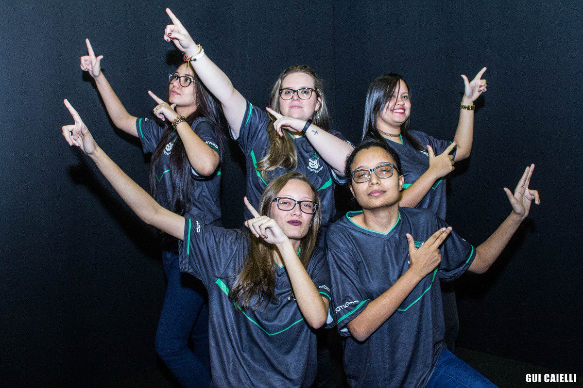 guicaielli's tweet photo. As meninas da @bootkampgaming marcaram presença nas semis do Circuito Feminino de R6, dando muito trabalho para as adversárias! =)
#GuiCaielli #foto #RainbowSix #RainbowSixFeminino #R6 #esports #EsportsFeminino #Bootkamp #GGRF2018 #CFR6 #RespeitaAsMina #GirlPower https://t.co/UBLpkJgdXY