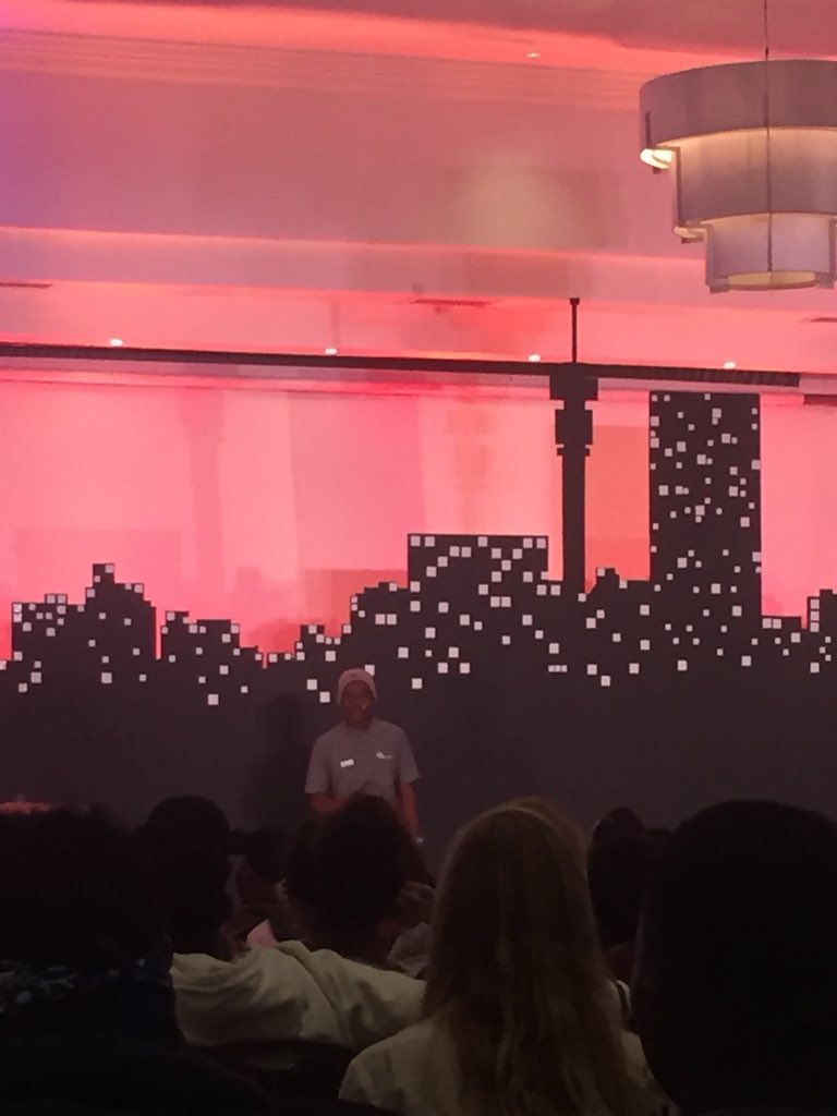 AllanGrayOrbis's tweet photo. And so we wrap up the final pitch with a innovative shopping solution. We give you Itrolley! #AGOFJAM18 https://t.co/1bSovr2Zjn