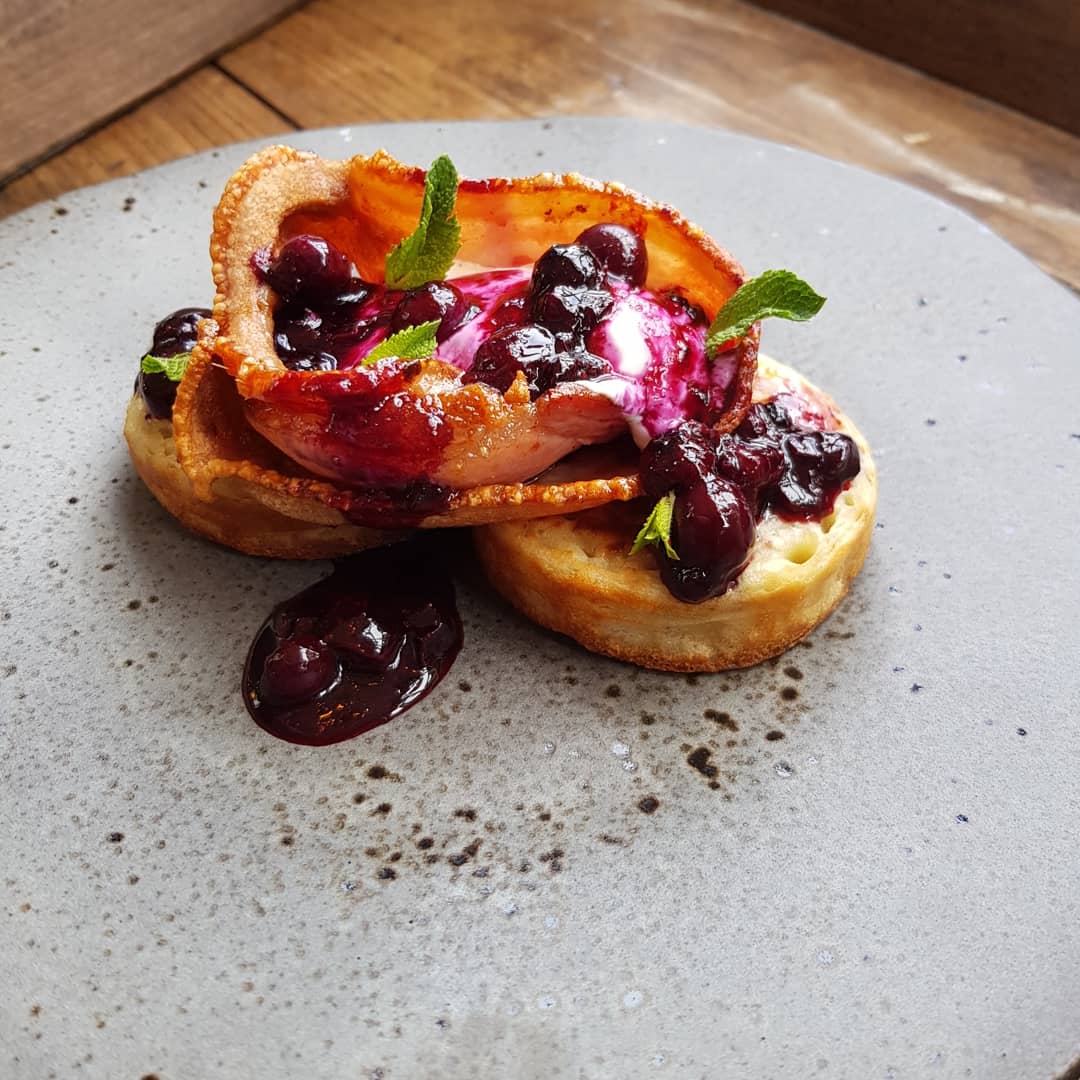 kystyambleside's tweet photo. Today's brunch special by @AndrewPoss, homemade crumpets, Garsides bacon, blueberries and yoghurt #brunchgoals #cumbria #kysty https://t.co/vTQTfk1s1B