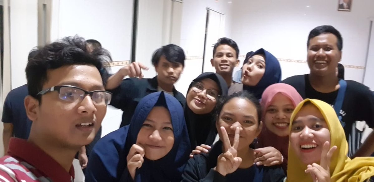 SOMMC13's tweet photo. Sisa kemarin nih~
Keliatan yang narsis siapa ya? Yang selalu ada di foto~~ https://t.co/oTemsyCMOn