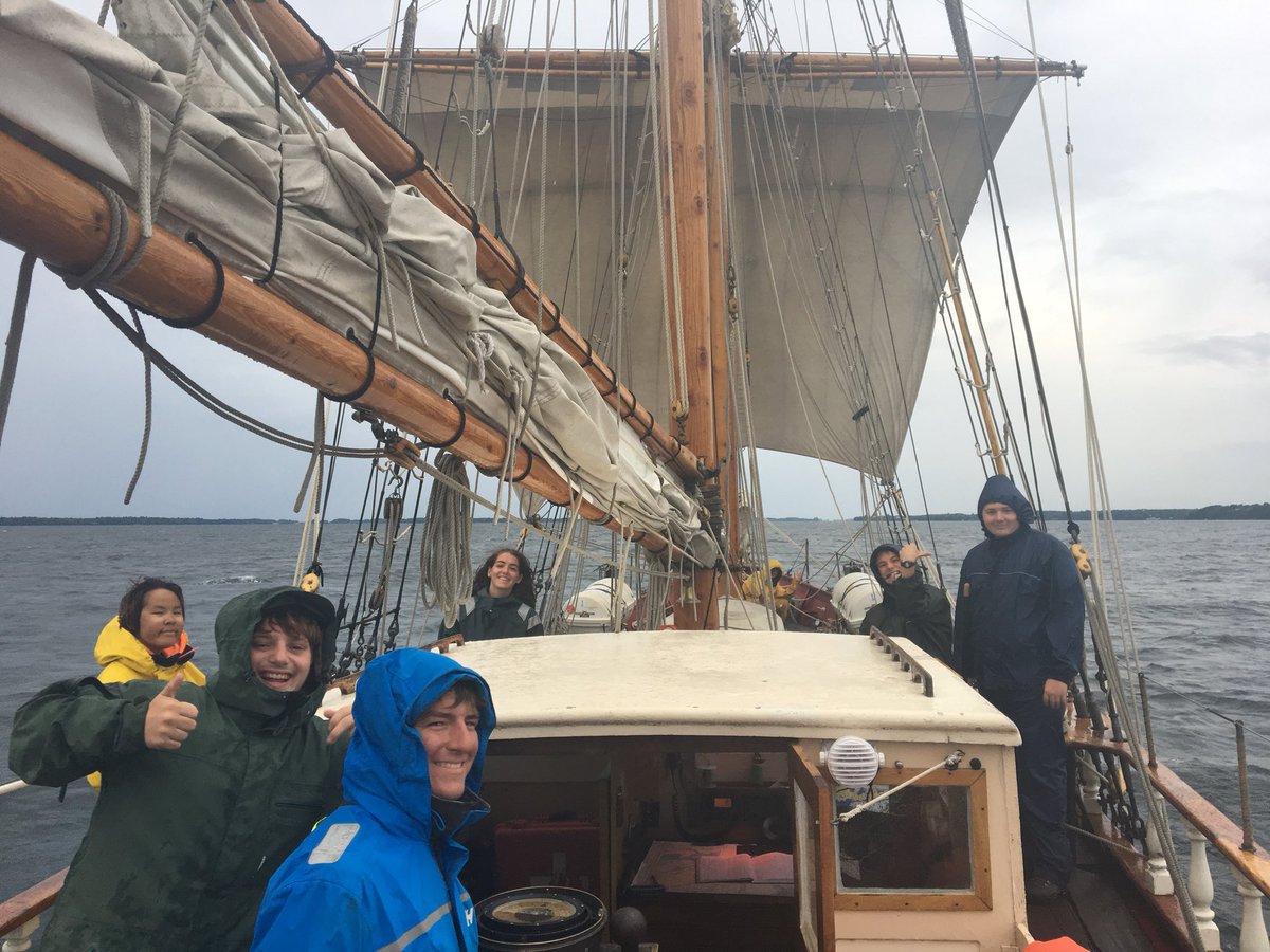 Careful if you’re heading out into the water this morning! It’s already blowing over 15KN from the NE, and the wind is steadily increasing - could see 25KN between 0800 and 1100. Canadian Middle Channel; Wind: NE 17, Bar: 1012, Temp: 22, Vis: moderate in rain showers. #tallship