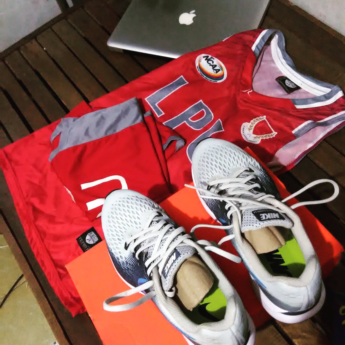 Thomm54894918's tweet image. #Back2TheBasic