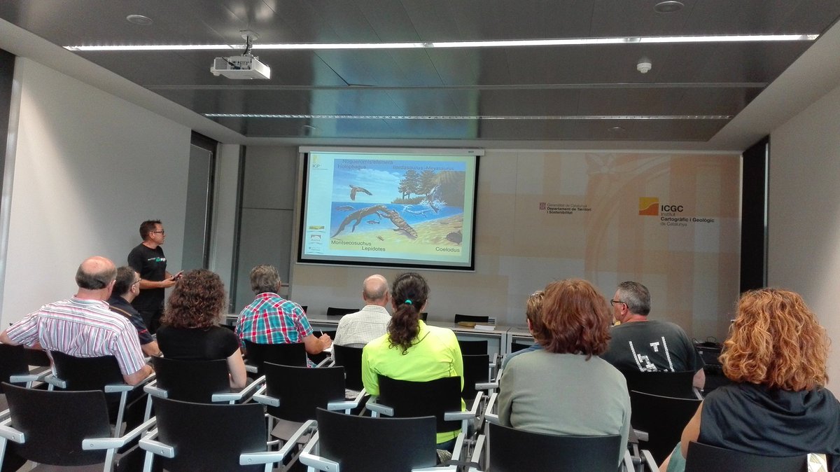 GeoparcOrigens's tweet photo. Finalitzem el curs UdL dels jaciments del cretacci inferior de la Pedrera de Meia amb el Dr Angel Galobart que ens parla de peixos amfibis i rèptils presents en aquests jaciments del #montsec #EnjoyGeoparks https://t.co/Is0wlyOOjM