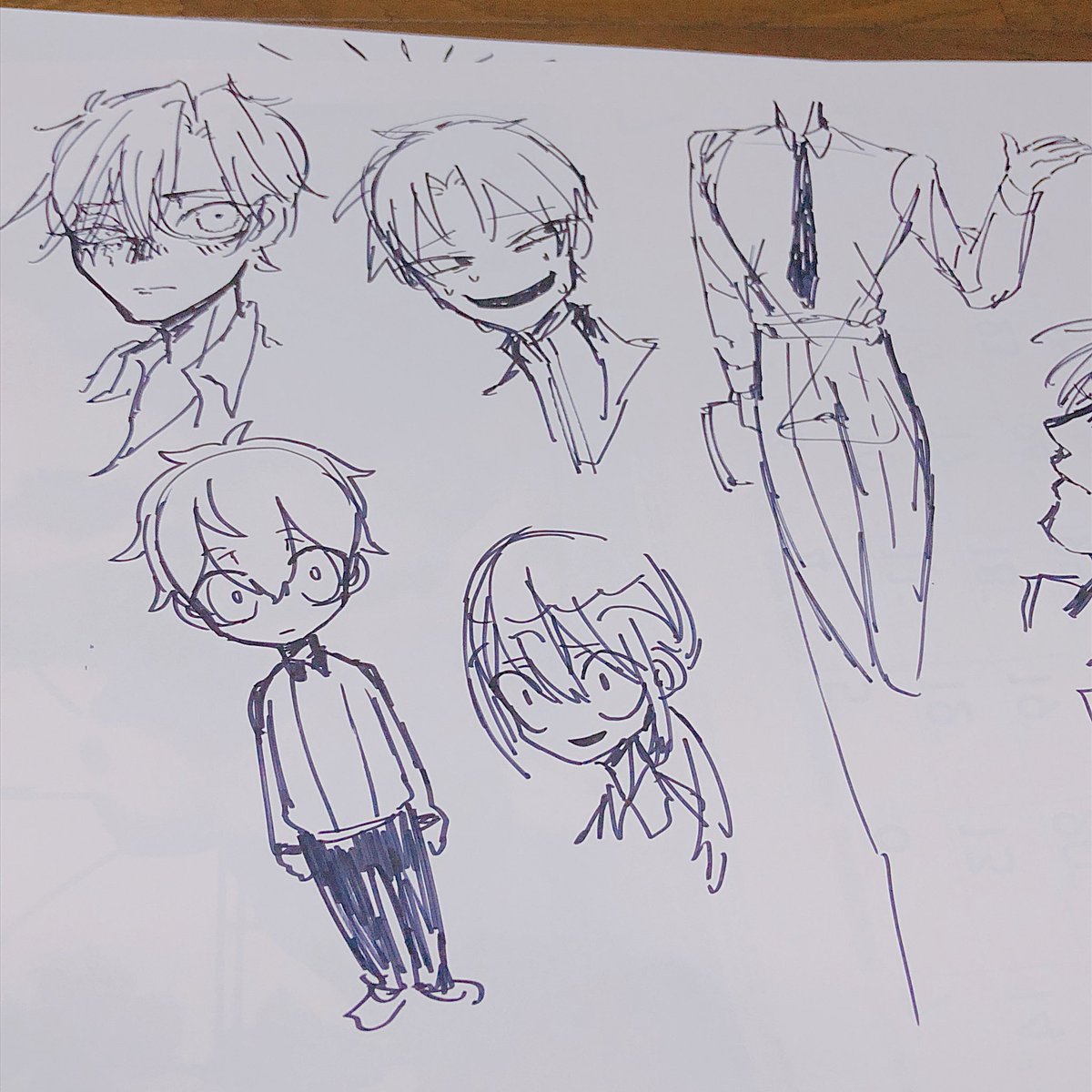デフォルメの練習してたらスランプに入って普通の顔が描けなくなった、ちっちゃい顔しか描けない。。。でも可愛いからいっか。。。 