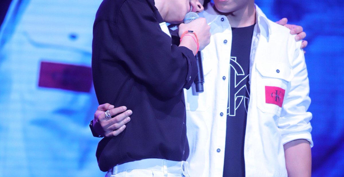 พี่น้องที่ไหนเค้าโอบเค้ากอดเค้าซบกันขนาดนี้ เป็นแฟนกันก็สารภาพมาเถอะ
อิแม่จิเป็นลม ฟินจนวูบ 😍😍😍

#ทีมพีรญา 
#KristPerawat 
#SingtoPrachaya 
#KristSingtoFMinHongKong 
Cr.Auntiedou