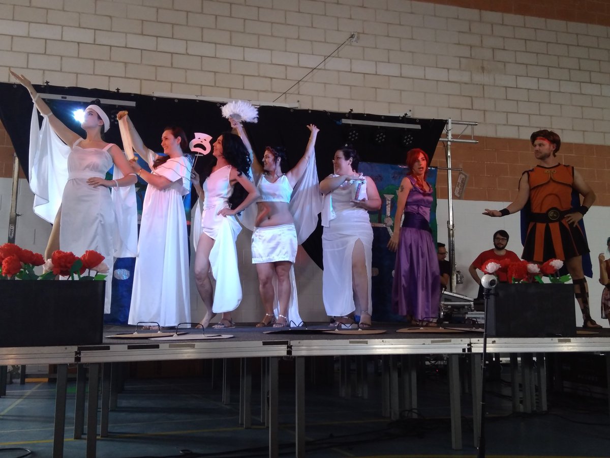 asoronin's tweet photo. En el Cosplay grupal también tenemos una ración de nostalgia servida por este grupal de Hércules #summerfreak #cosplaygrupal https://t.co/Uq1EcRSQdq