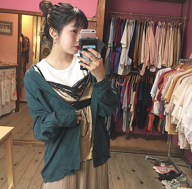 spia_s___ae's tweet photo. new 🐆🐆♡
《 シルクシャツ 》入荷！

中にキャミをレイヤード
させたり、ベルトを上から巻いたり、
ビスチェ風にして着たり…！
着方次第で楽しめるitemです。
是非店頭でご覧ください！

#spia #中崎町 #レディース
#古着屋 #古着 #used #シルクシャツ https://t.co/Dm7cIKj1oh
