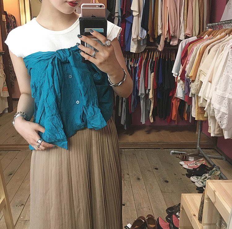 spia_s___ae's tweet photo. new 🐆🐆♡
《 シルクシャツ 》入荷！

中にキャミをレイヤード
させたり、ベルトを上から巻いたり、
ビスチェ風にして着たり…！
着方次第で楽しめるitemです。
是非店頭でご覧ください！

#spia #中崎町 #レディース
#古着屋 #古着 #used #シルクシャツ https://t.co/Dm7cIKj1oh