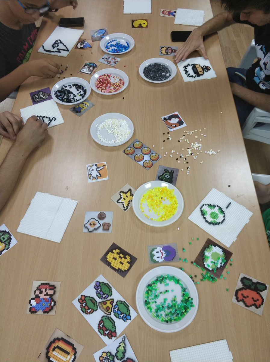asoronin's tweet photo. ¡Este día también tenemos taller de pixel art! #summerfreak #talleres #pixelart https://t.co/ngY366e5Va
