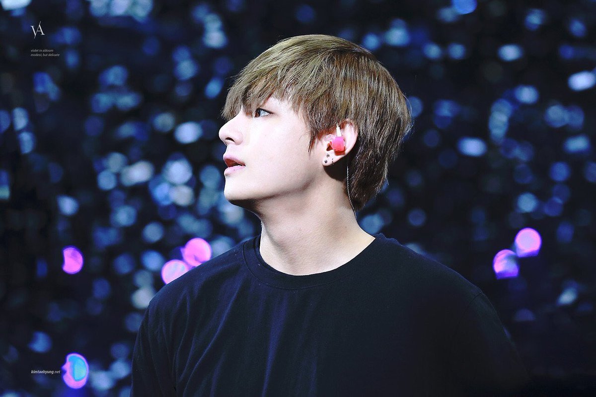 taehyungpic's tweet photo. 🐯✨

#뷔 #태형 #방탄소년단 #taehyung #V #BTS @BTS_twt https://t.co/auG6hVNGpD