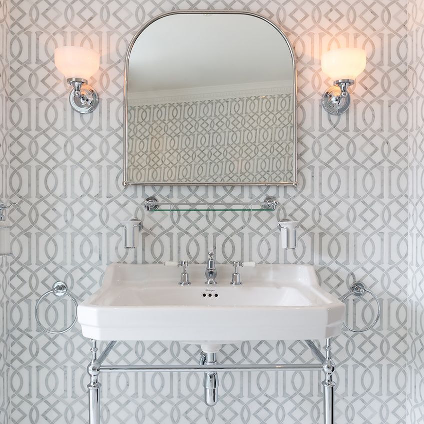 ELLEDecoUK's tweet image. Not sure how to light your bathroom to create the perfect relaxing atmosphere? Check out our tips here buff.ly/2nKxbtc